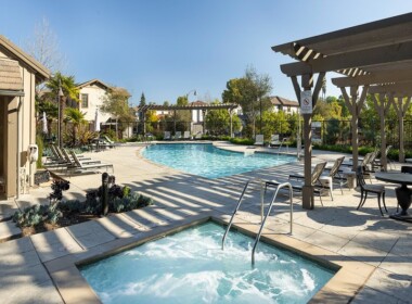 V-assocation-pool-and-spa-area