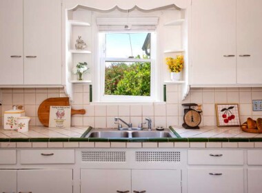3540CedarKitchen-counter-tile-and-sink-sm